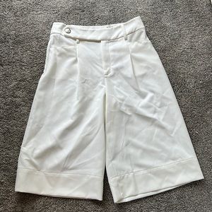 Hugh rise white wide leg shorts